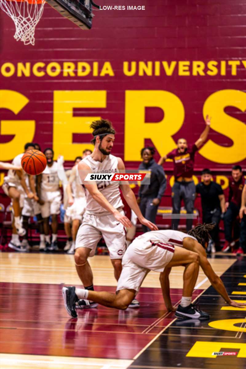 Miguel DOYON-JEREMY - Aurele OUELLET -  Université Concordia - Université McGill - Basketball - RSEQ 2025 - Basketball M - Concordia (90) vs (46) McGill (#RSEQ25BMCONMCG01) Photo by: Juan Alchourron | Siuxy Sports 2025-01-18