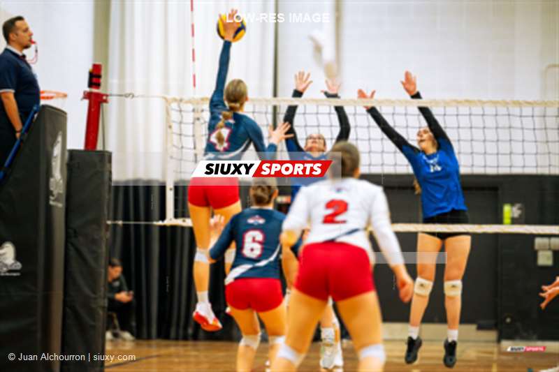  Cégep de Saint-Jérôme - Collège Champlain St-Lambert - Volleyball - RSEQ 2025 - Volleyball F D2 - Championnat de Conférence - Saint-Jérôme (1) vs (2) Ch.Saint-Lambert (#RSEQ25VFD2CCSJSL4) Photo by: Juan Alchourron | Siuxy Sports 2025-03-22