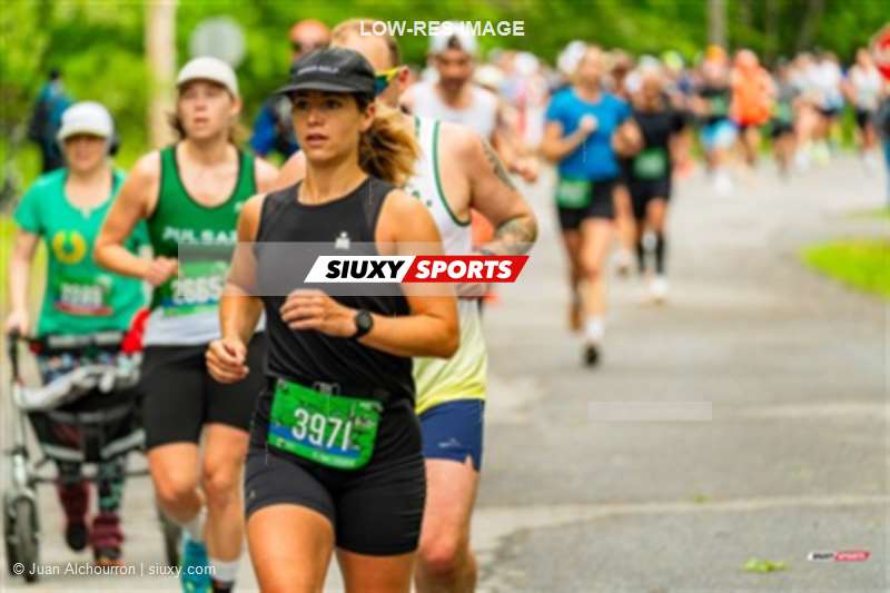 2025 Marathon Sun Life - Longueil - Shiny Happy People Running !!