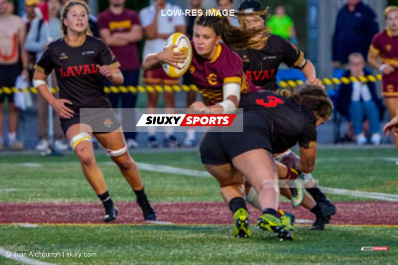 Catherine Ann BLENKHORN - Emily FORTIN - Éve GODIN -  Université Concordia - Université Laval - Rugby - RSEQ 2025 - Rugby Fém - Concordia vs U Laval - Match (#RSEQ25RFCL18) Photo by: Juan Alchourron | Siuxy Sports 2025-08-29