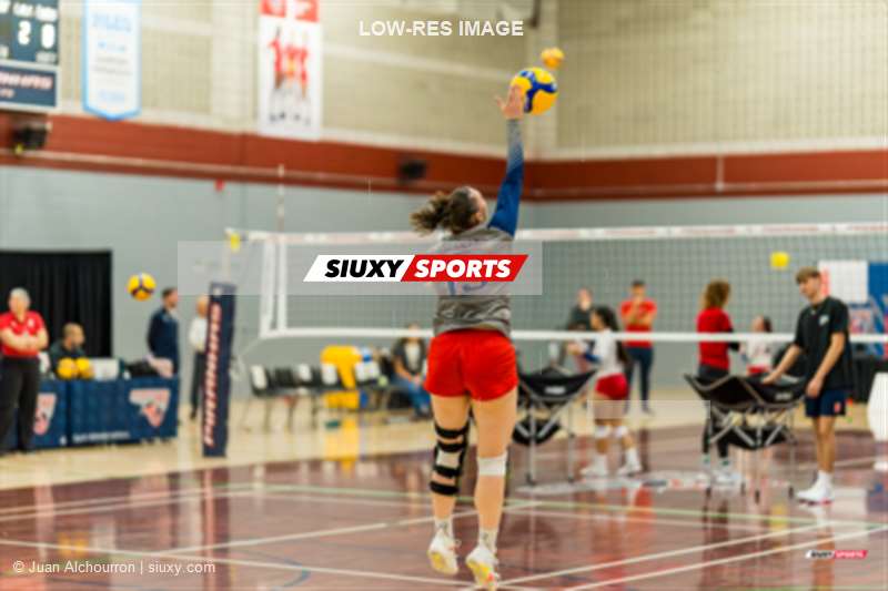 Kim DELORME -  ÉTS (École de technologie supérieure) - Université de Montréal - Volleyball - RSEQ 2025 - Volleyball F - ETS vs U. de Montréal (#RSEQ25VFEM10) Photo by: Juan Alchourron | Siuxy Sports 2025-10-31