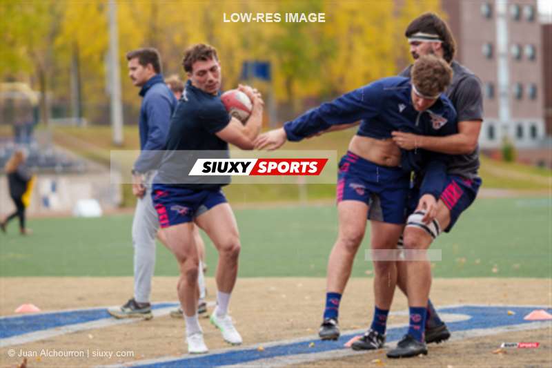 Antoine LERE - Lucas RICARDE -  ÉTS (École de technologie supérieure) - Bishop's University - Rugby - RSEQ 2025 - Rugby M - Démi Finale - ETS vs Bishop's - Avant & Après Match (#RSEQ25RMDFEB0) Photo by: Juan Alchourron | Siuxy Sports 2025-10-26