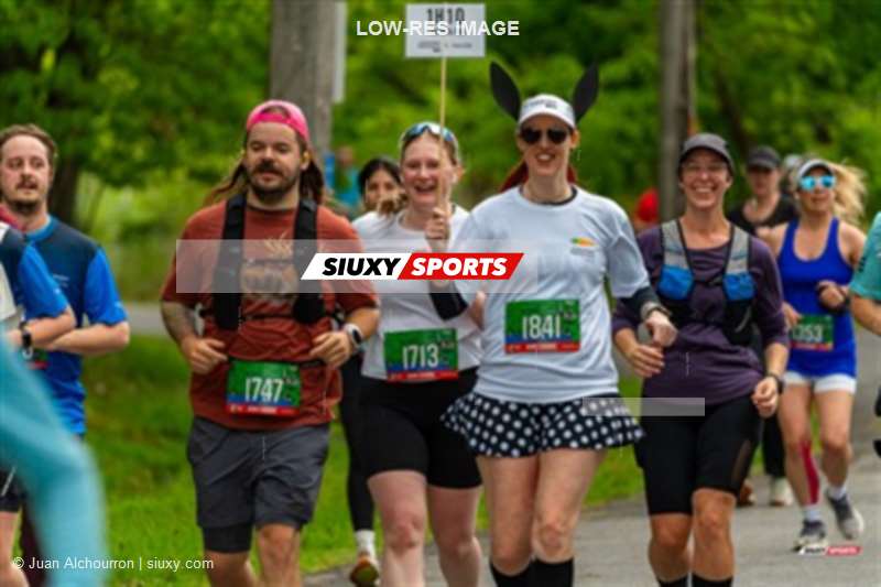 2025 Marathon Sun Life - Longueil - Shiny Happy People Running !!