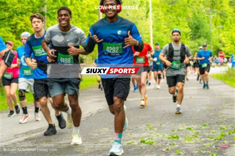 2025 Marathon Sun Life - Longueil - Shiny Happy People Running !!