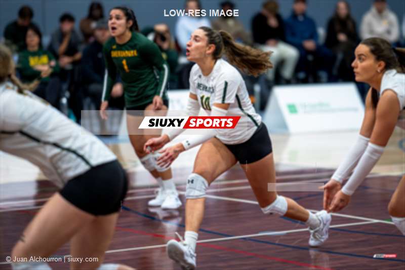 Britanie MARANDA -  ÉTS (École de technologie supérieure) - Université de Sherbrooke - Volleyball - RSEQ 2025 - Volleyball F D1 - ETS vs Université de Sherbrooke (#RSEQ25VFD1ES1) Photo by: Juan Alchourron | Siuxy Sports 2025-12-06