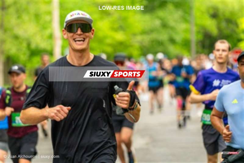 2025 Marathon Sun Life - Longueil - Shiny Happy People Running !!