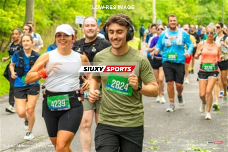 2025 Marathon Sun Life - Longueil - Shiny Happy People Running !!