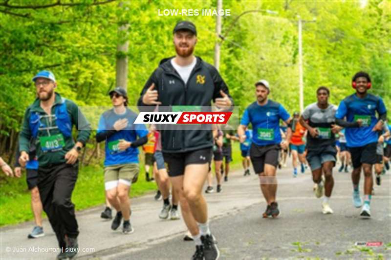 2025 Marathon Sun Life - Longueil - Shiny Happy People Running !!
