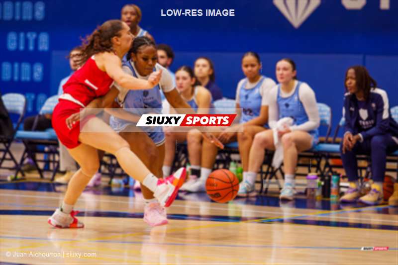 Laura WELLS -  Université du Québec à Montréal - Université McGill - Basketball - RSEQ 2025 - Basketball F - UQAM (49) vs (78) McGill (#RSEQ25BASFUQMMCG1) Photo by: Juan Alchourron | Siuxy Sports 2025-01-09