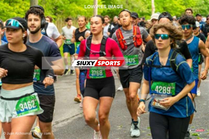 2025 Marathon Sun Life - Longueil - Shiny Happy People Running !!