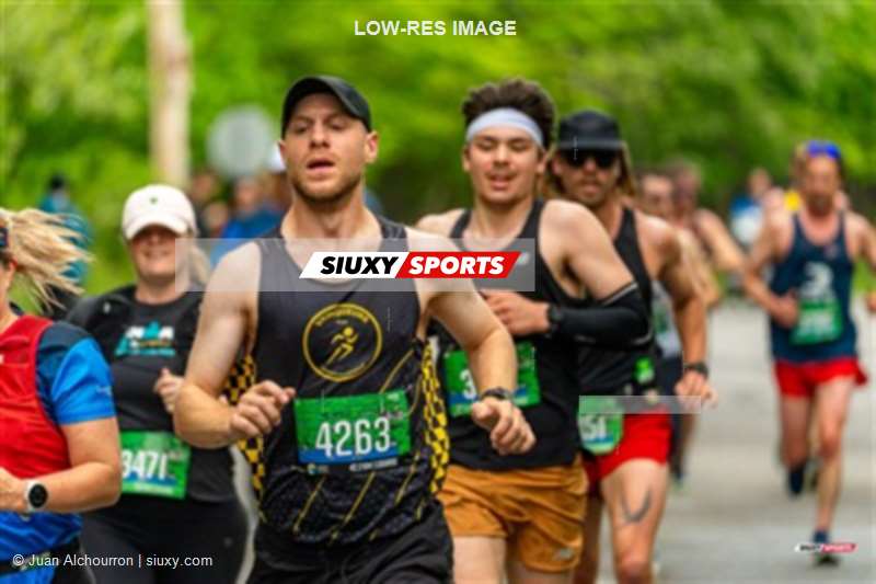 2025 Marathon Sun Life - Longueil - Shiny Happy People Running !!
