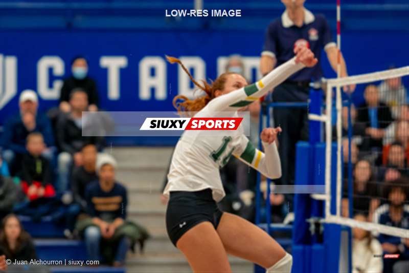 Gabriella GRENIER -  Université du Québec à Montréal - Université de Sherbrooke - Volleyball - RSEQ - 2023 Volley F - UQAM (3) vs (1) Université de Sherbrooke - 1 set (#RSEQ2023UQAMvUSH03) Photo by: Juan Alchourron | Siuxy Sports 2023-02-24