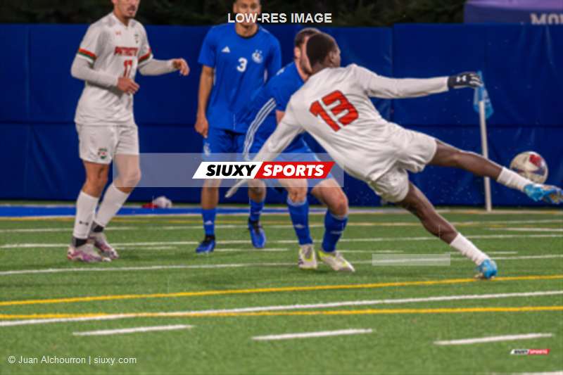 Mouhamed NDIAYE -  Université de Montréal - Université du Québec à Trois-Rivières - Soccer - RSEQ - 2023 Final Soccer Univ. Masc - UdM (1) vs (2) UQTR - Reel A (#RSEQ23SMUMTR11A) Photo by: Juan Alchourron | Siuxy Sports 2023-11-03