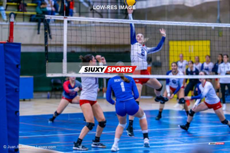 Laurence HUARD - Sophie THÉRIAULT -  Université de Montréal - ÉTS (École de technologie supérieure) - Volleyball - RSEQ - 2023 Volley F Hors C. - U Montréal (3) vs (0) ETS (#RSEQ23VFCARETS11) Photo by: Juan Alchourron | Siuxy Sports 2023-11-12