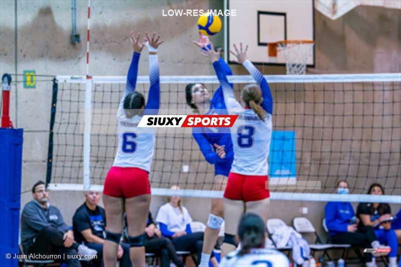 Una ZUBAC -  Université de Montréal - ÉTS (École de technologie supérieure) - Volleyball - RSEQ - 2023 Volley F Hors C. - U Montréal (3) vs (0) ETS (#RSEQ23VFCARETS11) Photo by: Juan Alchourron | Siuxy Sports 2023-11-12