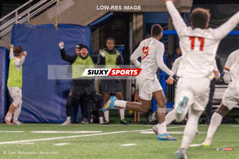 Mouhamed NDIAYE -  Université de Montréal - Université du Québec à Trois-Rivières - Soccer - RSEQ - 2023 Final Soccer Univ. Masc - UdM (1) vs (2) UQTR - Reel A (#RSEQ23SMUMTR11A) Photo by: Juan Alchourron | Siuxy Sports 2023-11-03