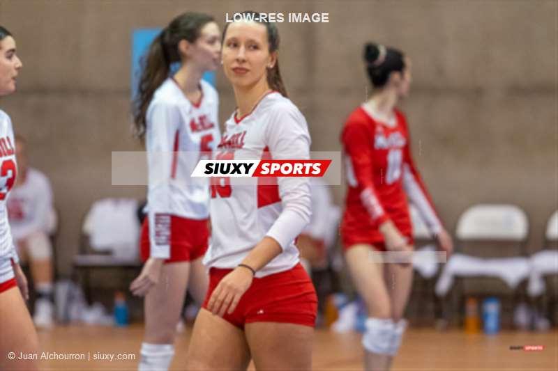 Clara POIRE - Charlene ROBITAILLE - Catherine VERCHEVAL -  Université de Montréal - Université McGill - Volleyball - RSEQ - Volley Fém - UdM (2) vs (3) McGill - R1 (#RSEQ2023UDMvMCG01R1) Photo by: Juan Alchourron | Siuxy Sports 2023-01-06