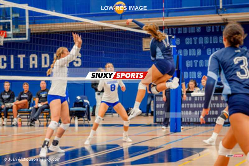 Florence CLOUTIER - Myriam KAYSER-TOURIGNY - Anica PINEAULT -  Université du Québec à Montréal - Université de Montréal - Volleyball - RSEQ - 2023 Volley F - UQAM (2) vs (3) UDM (#RSEQV23UQAUDM10) Photo by: Juan Alchourron | Siuxy Sports 2023-10-20