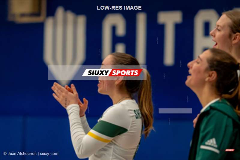 Marianne BOUCHER - Émilie DUMETZ -  Université du Québec à Montréal - Université de Sherbrooke - Volleyball - RSEQ - 2023 VOLLEY F - UQAM (3) VS (1) UNIVERSITÉ DE SHERBROOKE - 3 SET (#RSEQ2023UQAMvUSH05) Photo by: Juan Alchourron | Siuxy Sports 2023-02-24