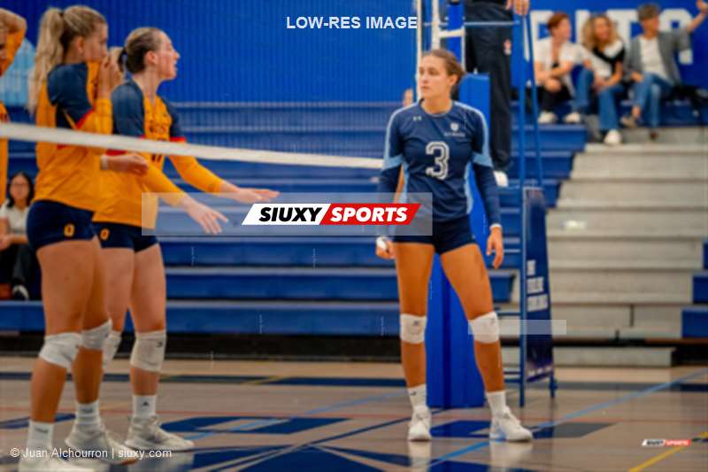 Anica PINEAULT -  Université du Québec à Montréal - Queen's University - Volleyball - Match hors-concours - UQAM vs Queen's University (#2023UQAMQUE09) Photo by: Juan Alchourron | Siuxy Sports 2023-09-23