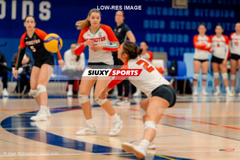 Laurence FLAMAND - Stéphanie LAMONDE - Alissa VEILLEUX -  Université du Québec à Montréal - Université du Québec à Trois-Rivières - Volleyball - RSEQ - 2023 Volley F - UQAM (3) vs (0) UQTR (Match) (#RSEQ2023UQAMvUQTR02) Photo by: Juan Alchourron | Siuxy Sports 2023-02-12