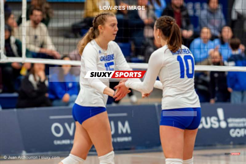 Myriam KAYSER-TOURIGNY - Sarah MCGLASHAN -  Université du Québec à Montréal - Université de Montréal - Volleyball - RSEQ - 2023 Volley F - UQAM (3) vs (2) Université de Montréal (#RSEQ2023UQAMUDM01) Photo by: Juan Alchourron | Siuxy Sports 2023-02-05