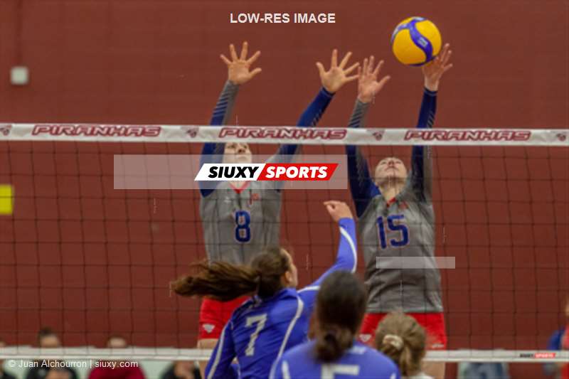 Kim DELORME - Laurie JACOB -  ÉTS (École de technologie supérieure) - Université du Québec à Rimouski - Volleyball - RSEQ - Volley Fém (D2) - ETS (2) vs (3) UQAR - Reel A4 (#RSEQVFETSUQAR2022RA4) Photo by: Juan Alchourron | Siuxy Sports 2022-11-19
