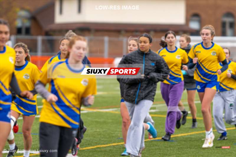 Jovanna LAN BAXTER - Olivia MILLER - Peyton STOCK -  College John Abbott - Cégep André Laurendeau - Rugby - RSEQ - Rugby Fem - John Abbott vs André Laurendeau - Finals - Reel B (Pre Game) (#RSEQRufJACAL22finRB) Photo by: Juan Alchourron | Siuxy Sports 2022-11-13