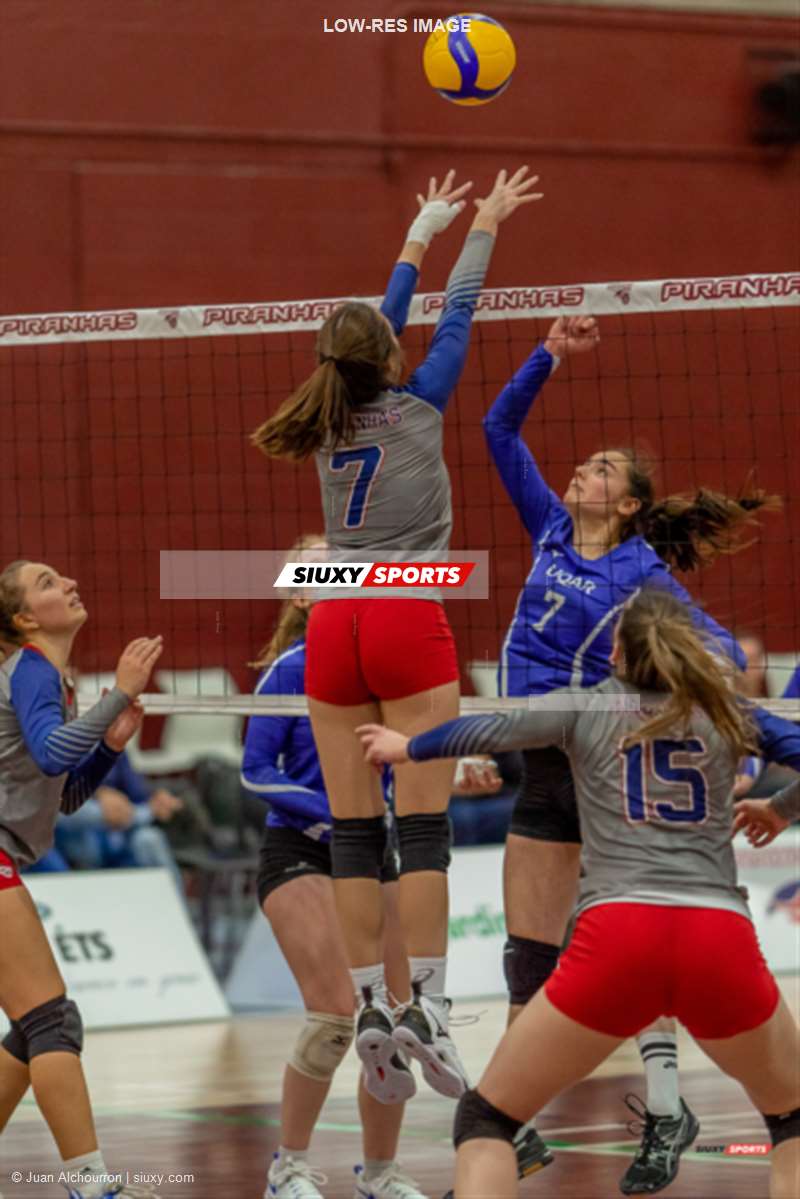 Kim DELORME - Laurie JACOB - Lysanne RIVEST -  ÉTS (École de technologie supérieure) - Université du Québec à Rimouski - Volleyball - RSEQ - Volley Fém (D2) - ETS (2) vs (3) UQAR - Reel A4 (#RSEQVFETSUQAR2022RA4) Photo by: Juan Alchourron | Siuxy Sports 2022-11-19
