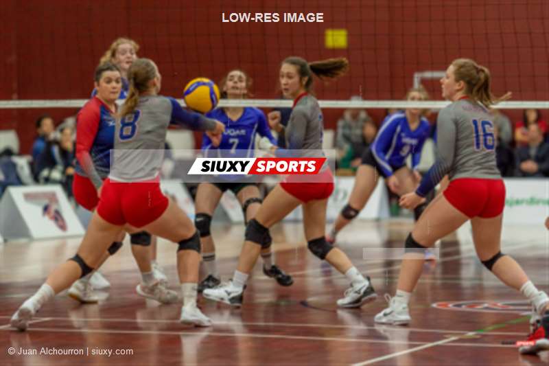 Laurie JACOB - Tanya LAFRENIÈRE - Joélie LANGLAIS -  ÉTS (École de technologie supérieure) - Université du Québec à Rimouski - Volleyball - RSEQ - Volley Fém (D2) - ETS (2) vs (3) UQAR - Reel A4 (#RSEQVFETSUQAR2022RA4) Photo by: Juan Alchourron | Siuxy Sports 2022-11-19