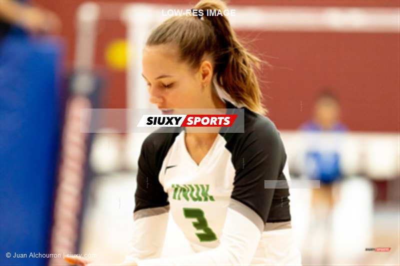  Université du Québec à Chicoutimi - Université du Québec en Outaouais - Volleyball - RSEQ - Volley Fém (D2) - UQAC (3) vs (1) UQO - Reel 2 (#RSEQVFUQACUQO2022R2) Photo by: Juan Alchourron | Siuxy Sports 2022-11-19
