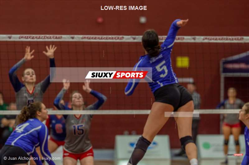 Kim DELORME - Marion PERREAULT -  ÉTS (École de technologie supérieure) - Université du Québec à Rimouski - Volleyball - RSEQ - Volley Fém (D2) - ETS (2) vs (3) UQAR - Reel A3 (#RSEQVFETSUQAR2022RA3) Photo by: Juan Alchourron | Siuxy Sports 2022-11-19