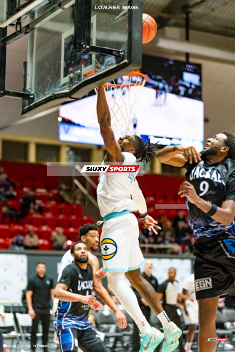 Brandon BELOTI - Kyle STEWARD -  Montreal - Lake Erie - Basketball - BSL 2026 - Toundra de Montréal vs Lake Erie Jackals - Game (#BSL26TMEJ01) Photo by: Juan Alchourron | Siuxy Sports 2026-02-20