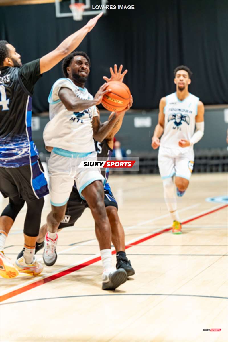 Jeremy HAYES - Kyle STEWARD -  Montreal - Lake Erie - Basketball - BSL 2026 - Toundra de Montréal vs Lake Erie Jackals - Game (#BSL26TMEJ01) Photo by: Juan Alchourron | Siuxy Sports 2026-02-20