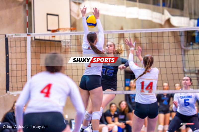 Léonie GOUPIL - Myriam KAYSER-TOURIGNY - Brittany MCGLASHAN - Roxane ST-AMAND -  Université de Montréal - Université Laval - Volleyball - RSEQ - 2024 Volley F - Demi-finale - U de Montréal (3) vs (1) U Laval (#RSEQ24VFUDMULA02) Photo by: Juan Alchourron | Siuxy Sports 2024-02-23