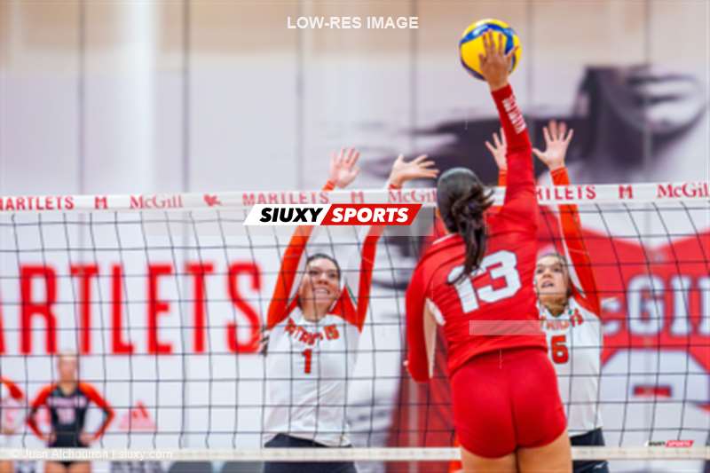 Laurence FLAMAND - Arianne MAROIS -  Université McGill - Université du Québec à Trois-Rivières - Volleyball - RSEQ - 2023 Volley F - McGill (3) vs (0) UQTR (#RSEQvfMCGUQTR10) Photo by: Juan Alchourron | Siuxy Sports 2023-10-13
