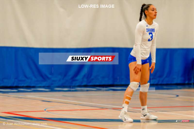 Émilie BOURQUE -  Université du Québec à Montréal - Université de Montréal - Volleyball - RSEQ - 2023 Volley F - UQAM (2) vs (3) UDM (#RSEQV23UQAUDM10) Photo by: Juan Alchourron | Siuxy Sports 2023-10-20