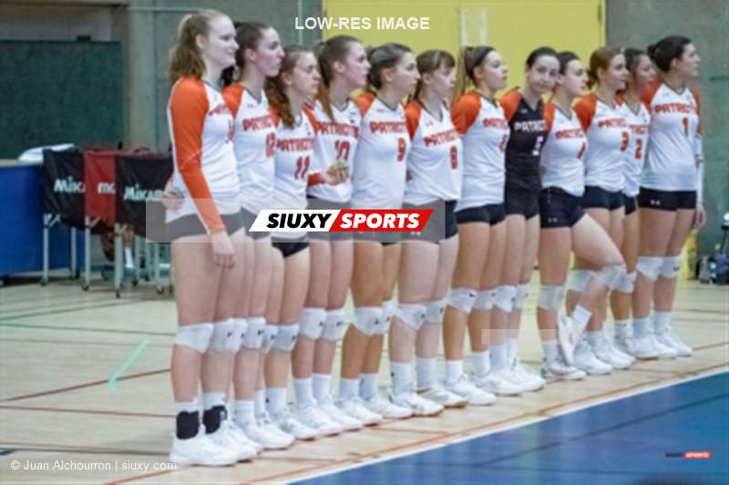 Pénélope DUBÉ - Amélie FILION - Laurence FLAMAND - Véronique GAUTHIER - Stéphanie LAMONDE - Kimmy LEFEBVRE - Arianne MAROIS - Ophélie PAGEAU - Marjorie PRONOVOST - Rachel ST-AMAND - Alissa VEILLEUX - Émilie VERVONDEL -  Université de Montréal - Université du Québec à Trois-Rivières - Volleyball - Université de Montréal vs Université du Québec à Trois Rivières - Volleyball Fém (#CrbnsVsPatriotes2022VollF) Photo by: Juan Alchourron | Siuxy Sports 2022-03-12