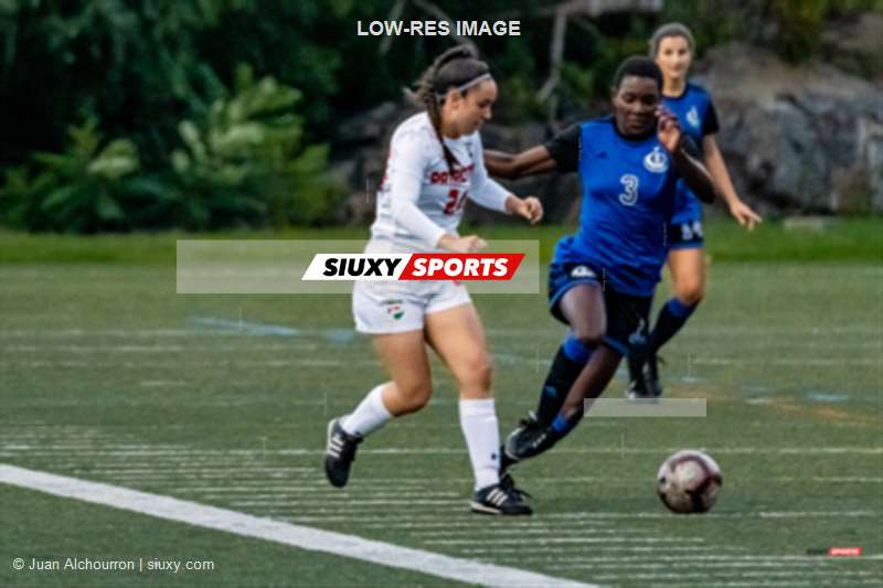 Santy MALANDA -  Université de Montréal - Université du Québec à Trois-Rivières - Soccer - Soccer Fém - Carabins (2) vs (0) Patriotes - RSEQ #1 (#SoccerUdeMvUQTR2022Fem1) Photo by: Juan Alchourron | Siuxy Sports 2022-08-31