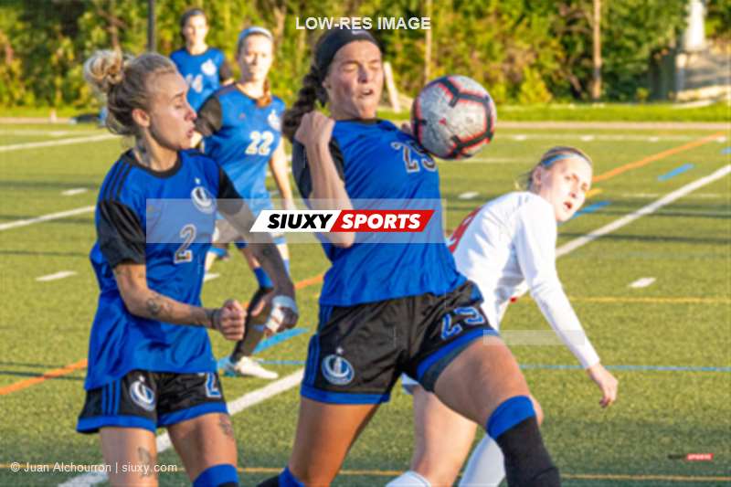 Érika BASTIEN - Béatrice JUTRAS -  Université de Montréal - Université du Québec à Trois-Rivières - Soccer - Soccer Fém - Carabins (2) vs (0) Patriotes - RSEQ #1 (#SoccerUdeMvUQTR2022Fem1) Photo by: Juan Alchourron | Siuxy Sports 2022-08-31