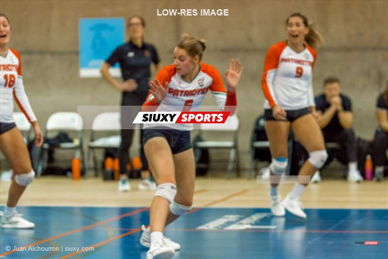Laurence FLAMAND - Véronique GAUTHIER -  Université de Montréal - Université du Québec à Trois-Rivières - Volleyball - RSEQ - Volleyball Fém - U. de Montréal (3) - (0) UQTR (#RSEQVollFUdMUQTR2022N) Photo by: Juan Alchourron | Siuxy Sports 2022-11-25