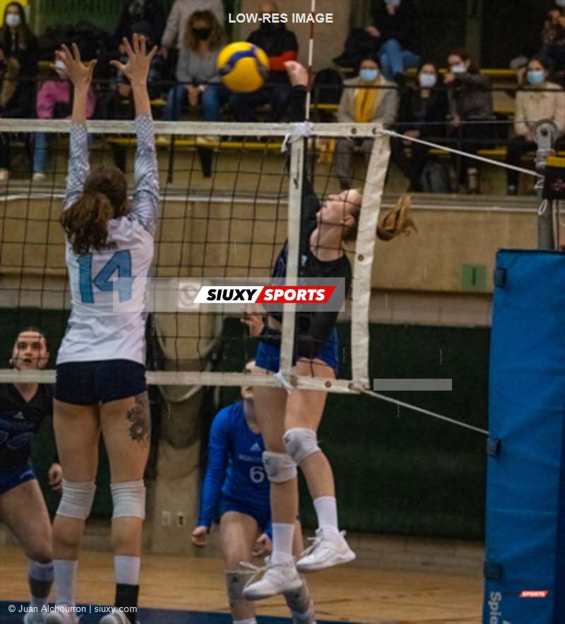 Catherine BOURGAULT - Olympe DESMEDT -  Université de Montréal - Université du Québec à Montréal - Volleyball - Université de Montréal vs Université du Québec à Montréal - Volleyball Fém (#CrbnsVsCtdns2022VollF) Photo by: Juan Alchourron | Siuxy Sports 2022-02-26