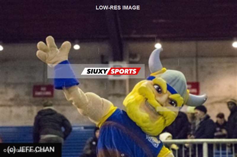 CANUMENS 2018 - U Victoria vs U New Brunswick by Jeff Chan