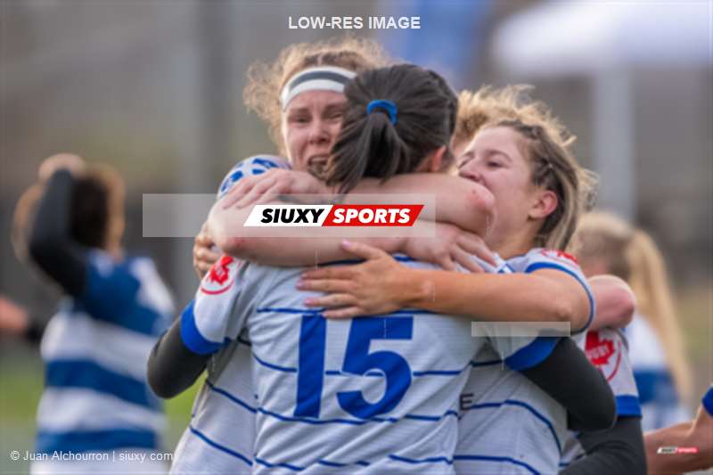 Léa OUELLET - Karen PAQUIN -  Équipe féminine - Rugby Québec - Équipe féminine - Rugby Québec - Rugby - QORC-CROQ 2026 - Finale - QUÉBEC EST vs QUÉBEC OUEST - Avant et Après Match (#QORC26QEQO40) Photo by: Juan Alchourron | Siuxy Sports 2026-05-02