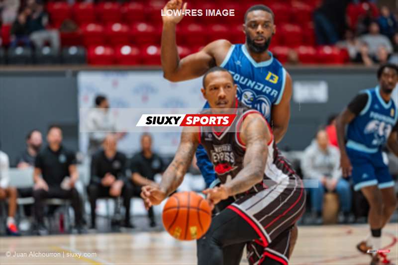 Dante CALABRIA - Levi LONDOLE - Billy WHITE -  Montreal - Windsor - Basketball - BSL 2026 - Toundra de Montréal vs Windsor Express - Game (#BSL26TMWE0101) Photo by: Juan Alchourron | Siuxy Sports 2026-01-18