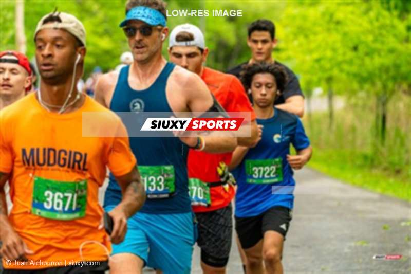 2025 Marathon Sun Life - Longueil - Shiny Happy People Running !!