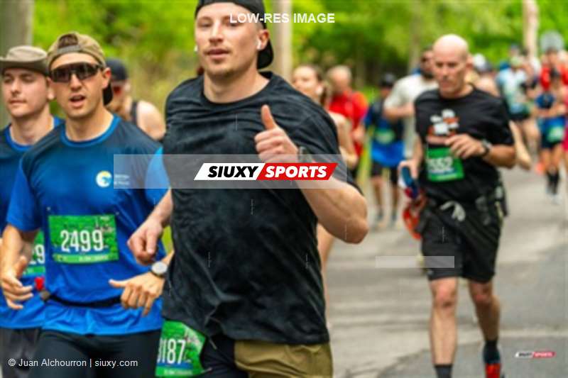2025 Marathon Sun Life - Longueil - Shiny Happy People Running !!