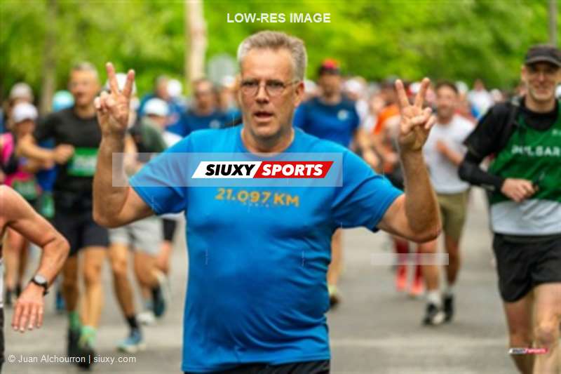 2025 Marathon Sun Life - Longueil - Shiny Happy People Running !!