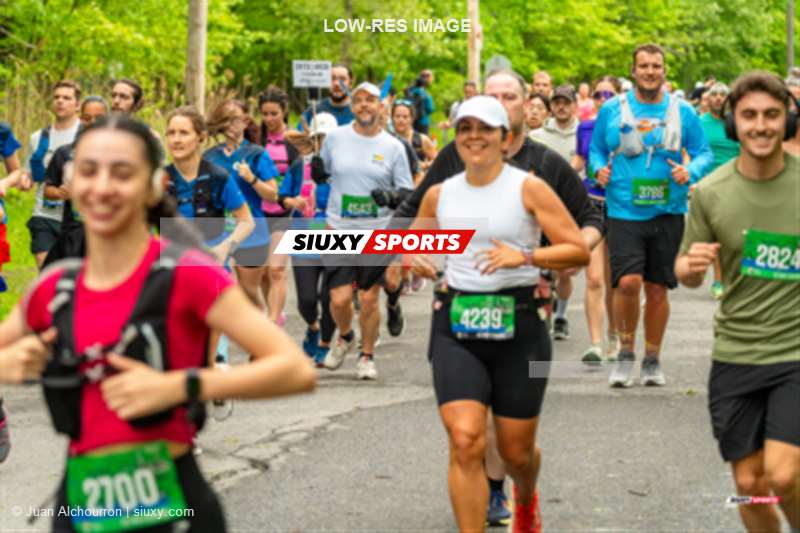  NDG Roadrunners -  - Track & Field - 2025 Marathon Sun Life - Longueil - Shiny Happy People Running !! (#2025SUNLIFELONG05) Photo by: Juan Alchourron | Siuxy Sports 2025-05-18