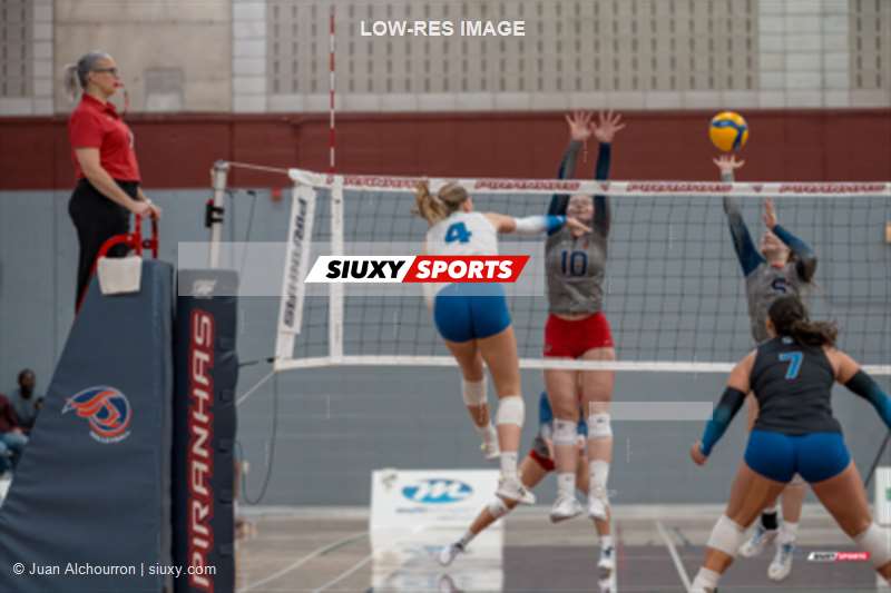 Eva GÉNIER -  ÉTS (École de technologie supérieure) - Université de Montréal - Volleyball - RSEQ 2025 - Volleyball F - ETS vs U. de Montréal (#RSEQ25VFEM10) Photo by: Juan Alchourron | Siuxy Sports 2025-10-31